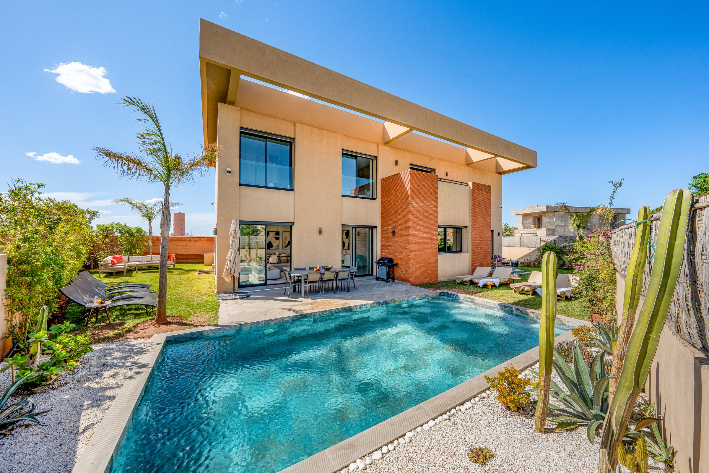 Vue aerienne Villa Safira avec piscine chauffee et jardins